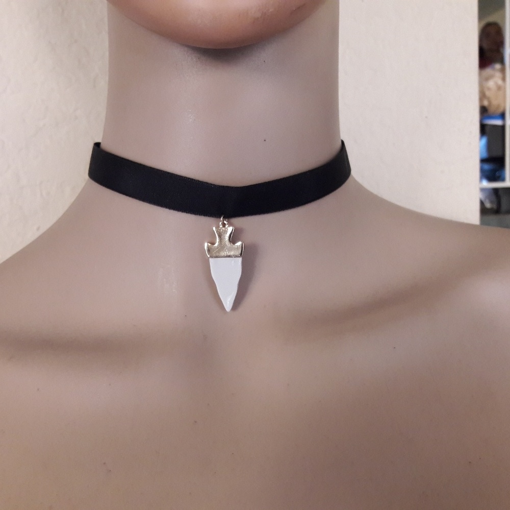 Choker - Picture 1 of 1
